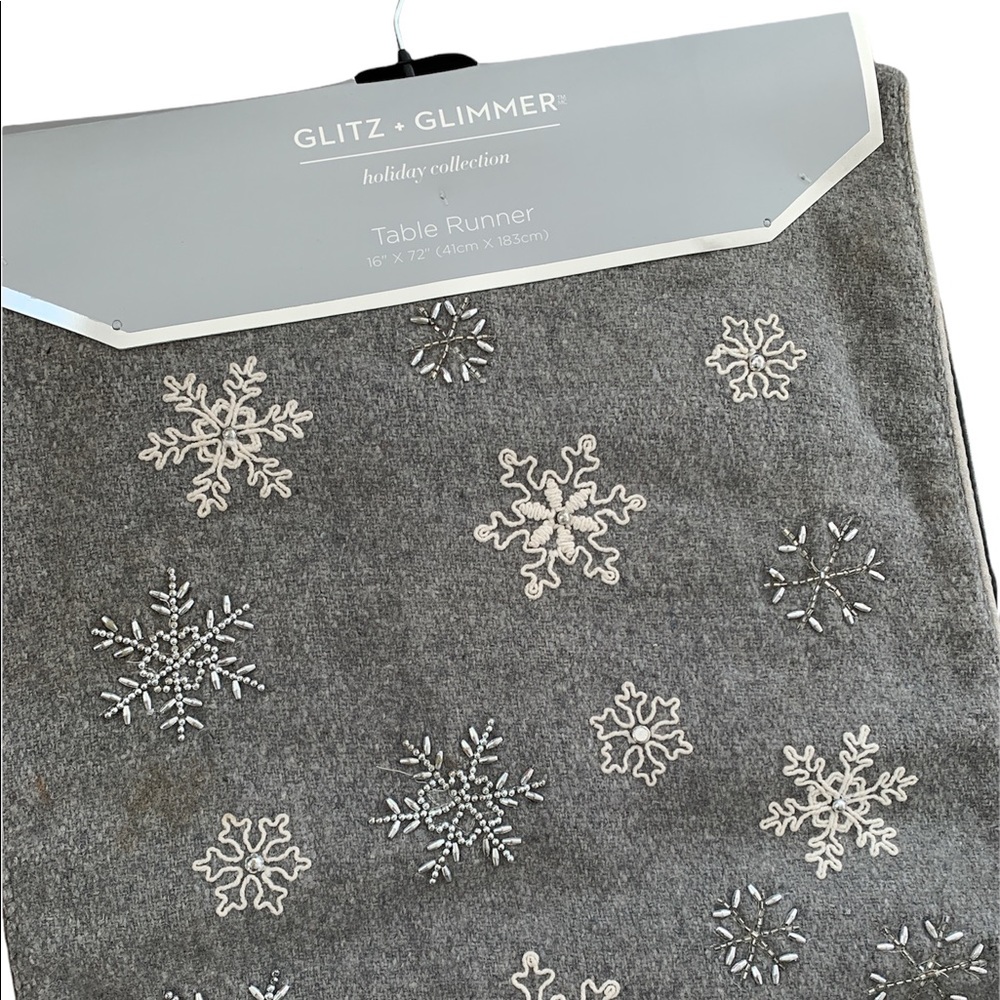 🎄❤️🎄Holiday table runner NEW 16” x 72”🎄❤️🎄